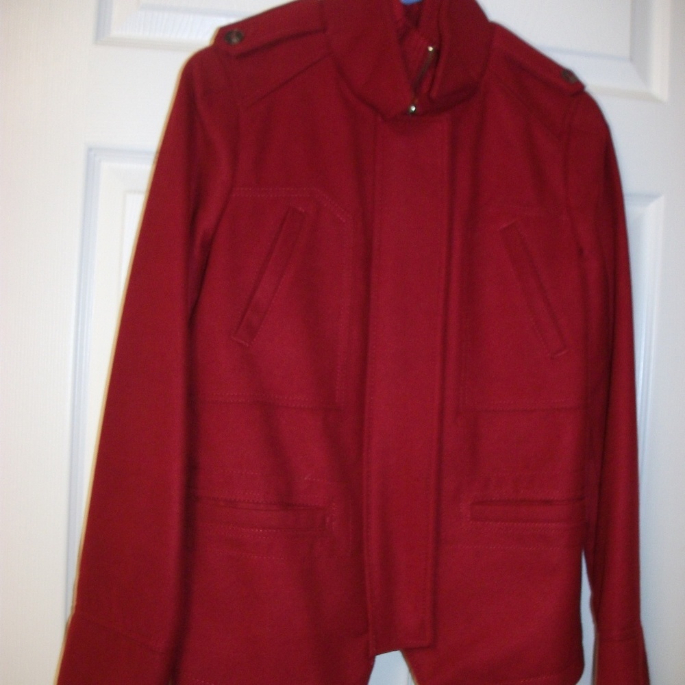ATTENTION BURGUNDY RED COAT W/ LOTS OF NICE DETAIL